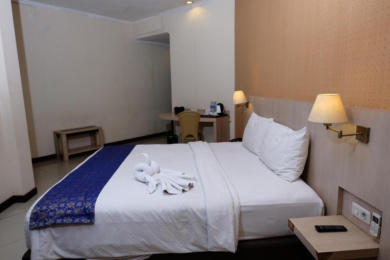 Rio City Hotel Palembang Esterno foto