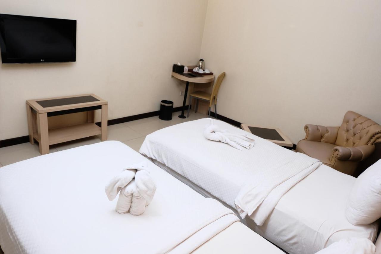 Rio City Hotel Palembang Esterno foto