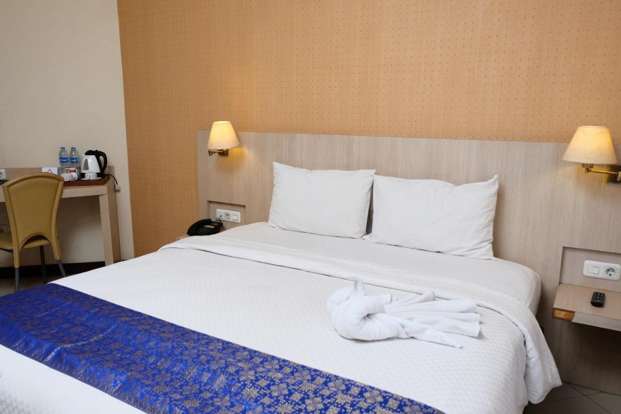 Rio City Hotel Palembang Esterno foto