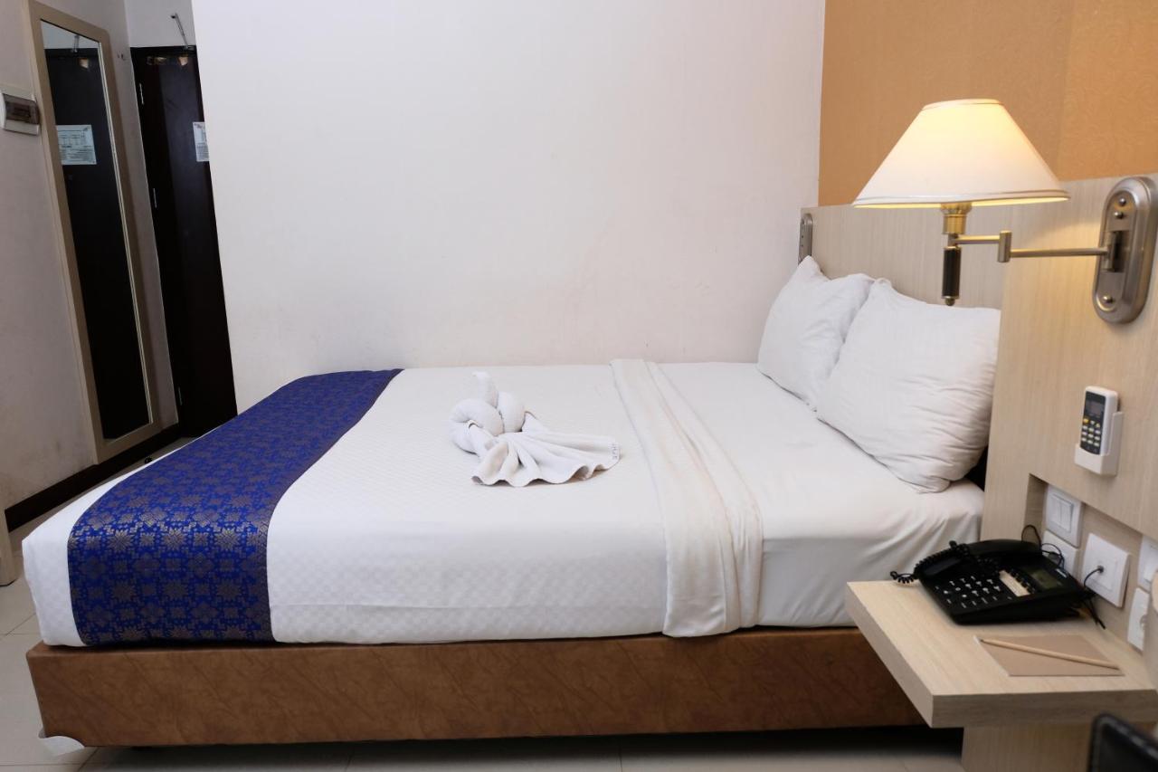 Rio City Hotel Palembang Esterno foto
