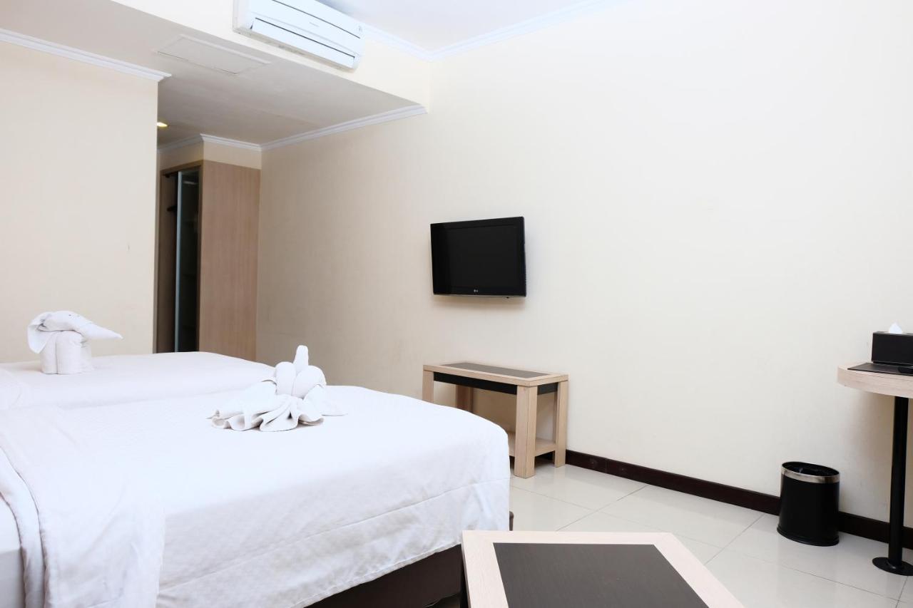 Rio City Hotel Palembang Esterno foto