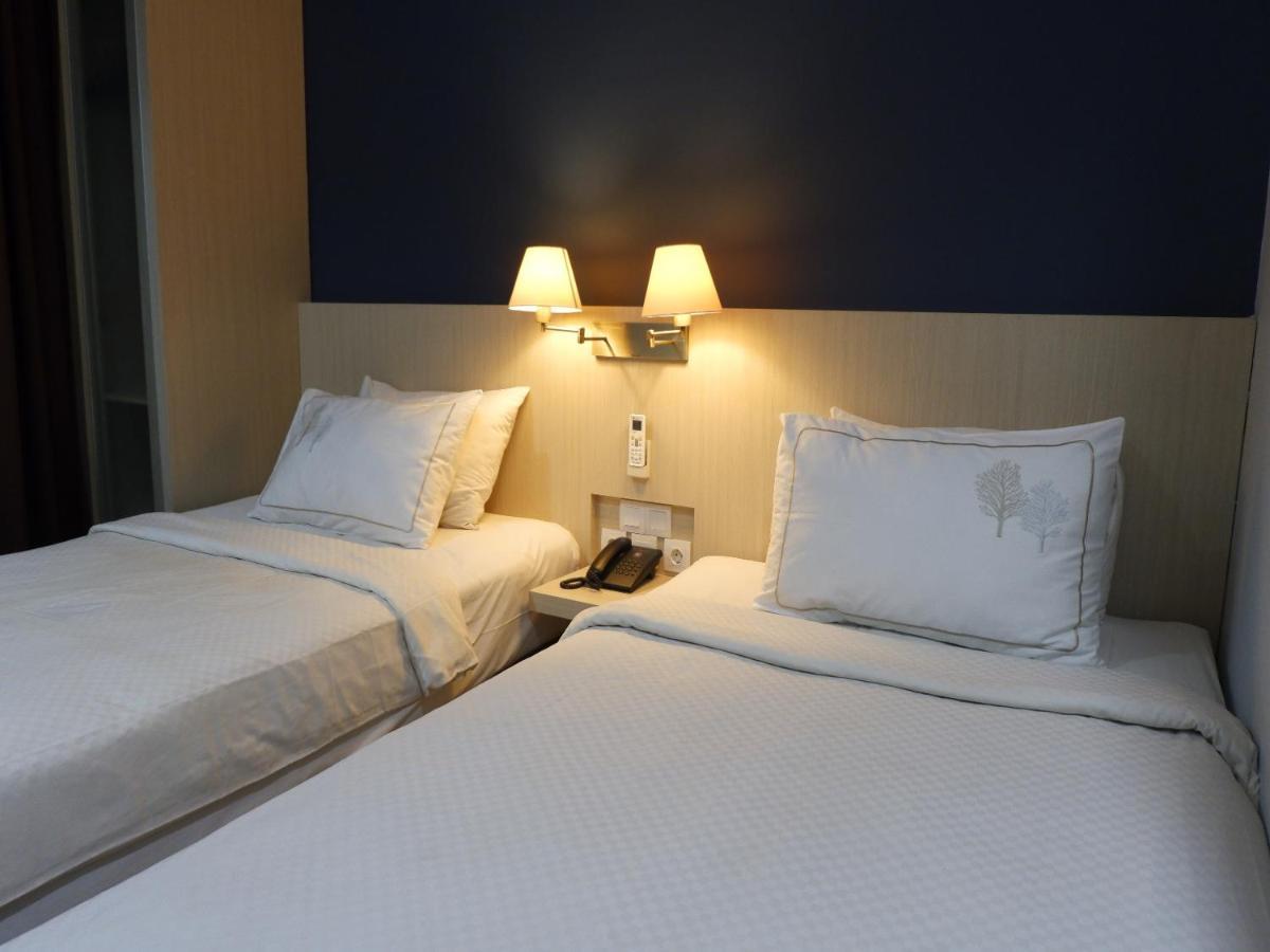 Rio City Hotel Palembang Esterno foto