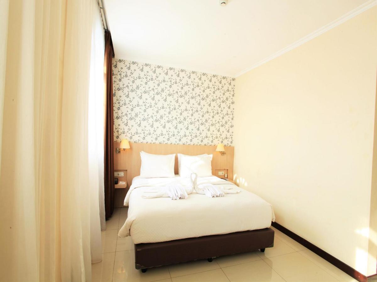 Rio City Hotel Palembang Esterno foto