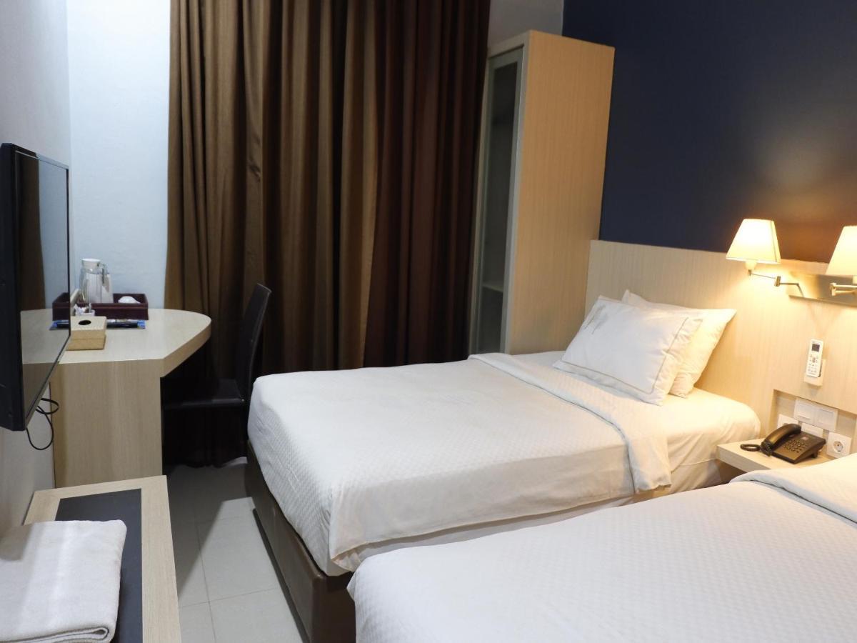 Rio City Hotel Palembang Esterno foto