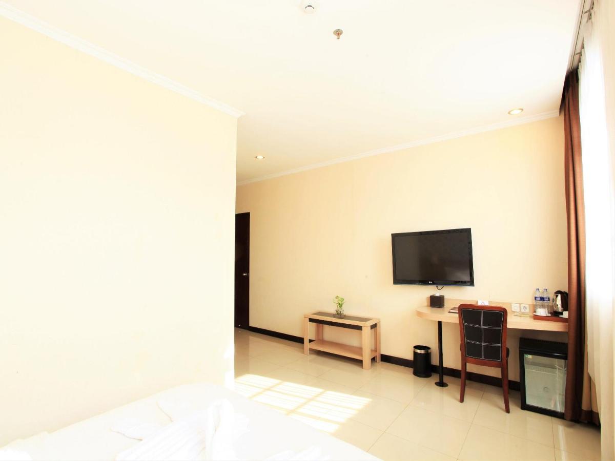 Rio City Hotel Palembang Esterno foto
