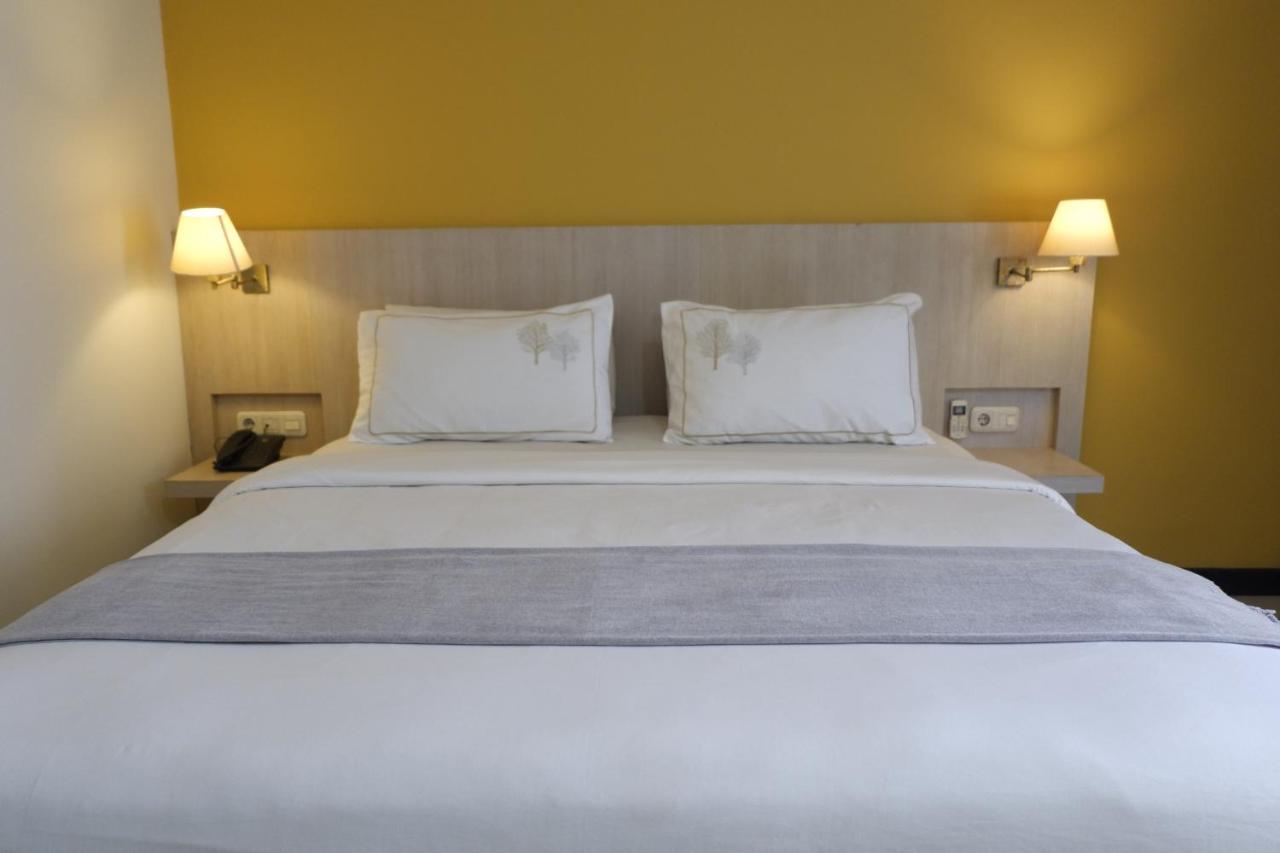 Rio City Hotel Palembang Esterno foto