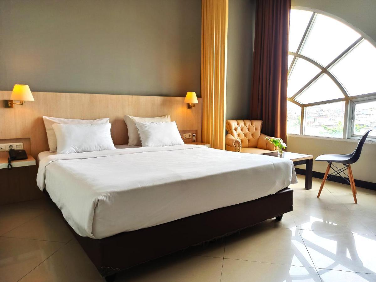 Rio City Hotel Palembang Esterno foto