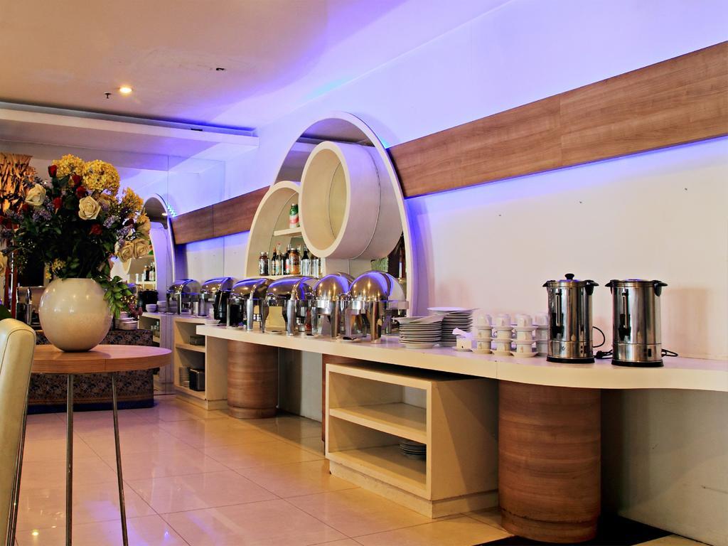 Rio City Hotel Palembang Esterno foto